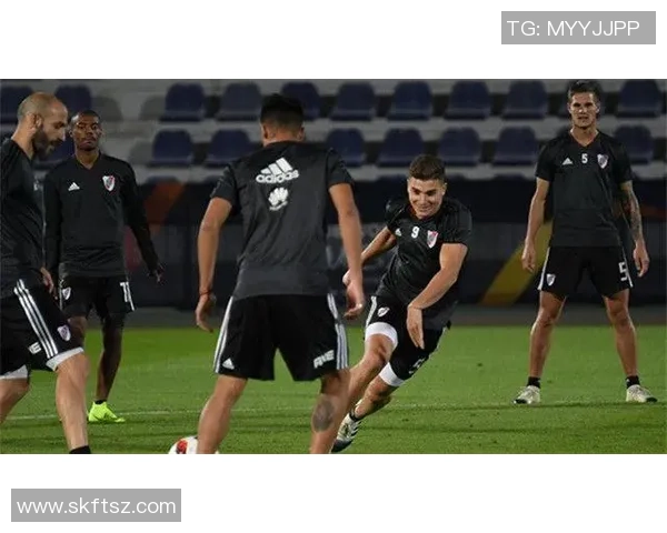 阿尔艾因与河床的巅峰对决展现足球魅力与激情的较量 阿尔艾因与河床的巅峰对决展现足球魅力与激情的较量