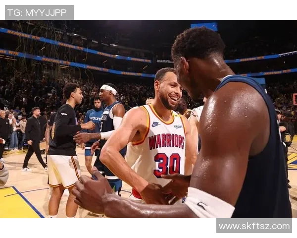 2015年NBA季后赛雷霆与勇士第七场激战回顾与精彩瞬间分析