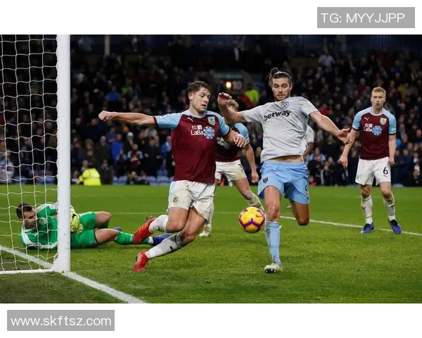 伯恩利迎战奥林匹亚期待精彩对决双方球员状态火热斗志昂扬 伯恩利迎战奥林匹亚期待精彩对决双方球员状态火热斗志昂扬