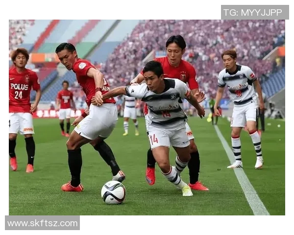 广岛三箭与胜利船的激烈对决揭示了日本足球的无限可能与未来发展潜力 广岛三箭与胜利船的激烈对决揭示了日本足球的无限可能与未来发展潜力