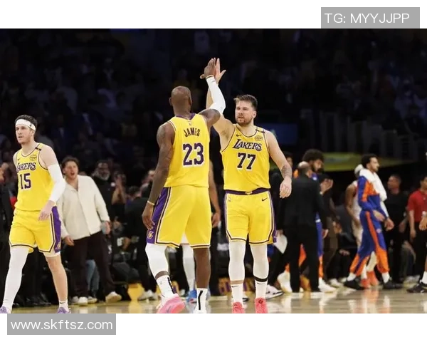 湖人对阵鹈鹕精彩回顾球迷热议赛场表现与战术分析 湖人对阵鹈鹕精彩回顾球迷热议赛场表现与战术分析